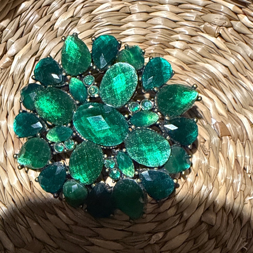 Liz Claiborne vintage brooch pin